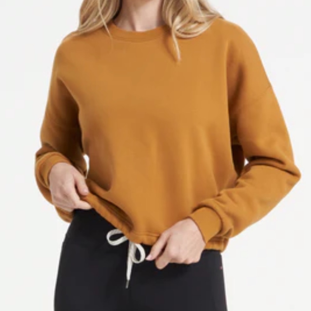 Vuori Size Large Restore Crew Sweatshirt. Color: Golden.